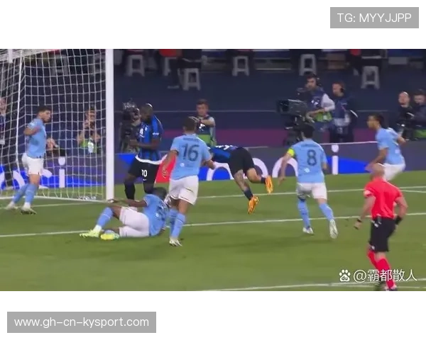 卢卡库中路补射上演强攻，前点争夺果然致命——训练场上的胜负哲学